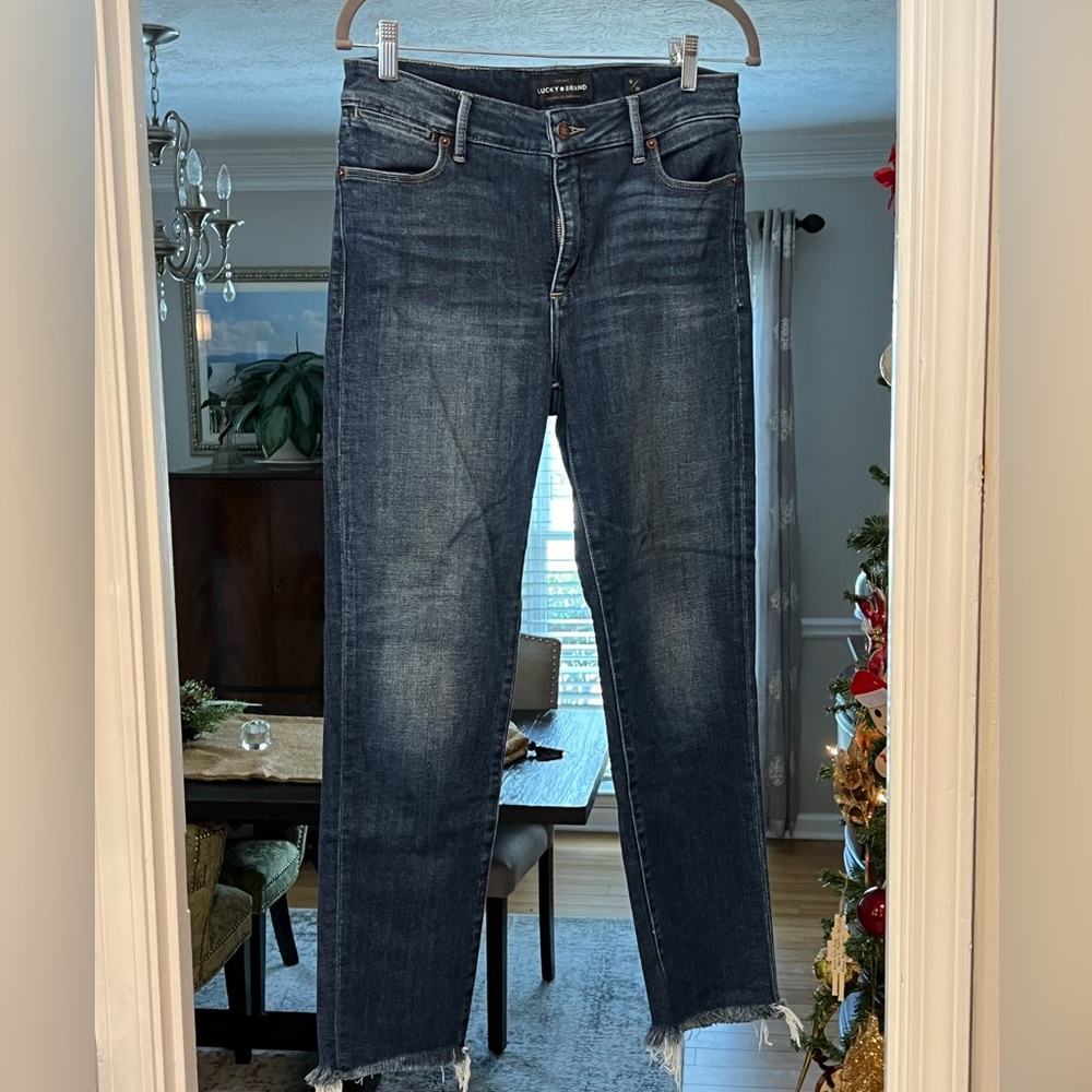 Lucky Brand Skinny Jeans with frayed hem. Size 6/28